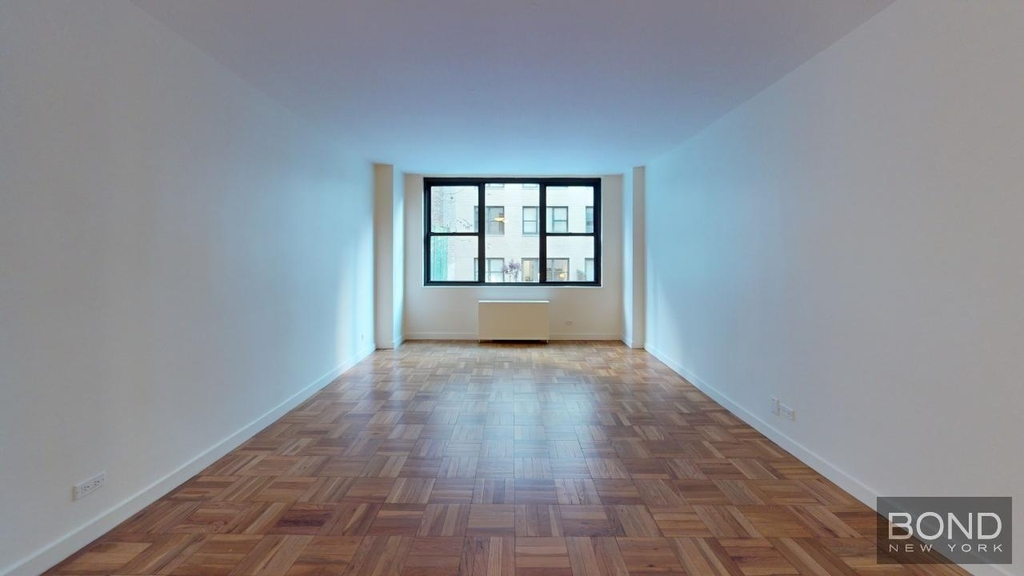 East 49th Street - Photo 0