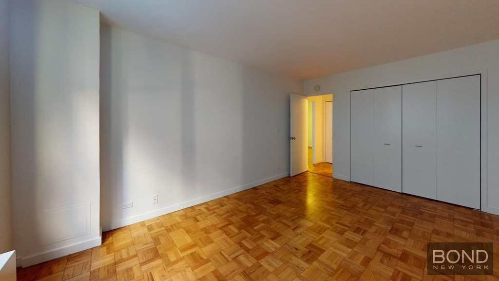 East 49th Street - Photo 6