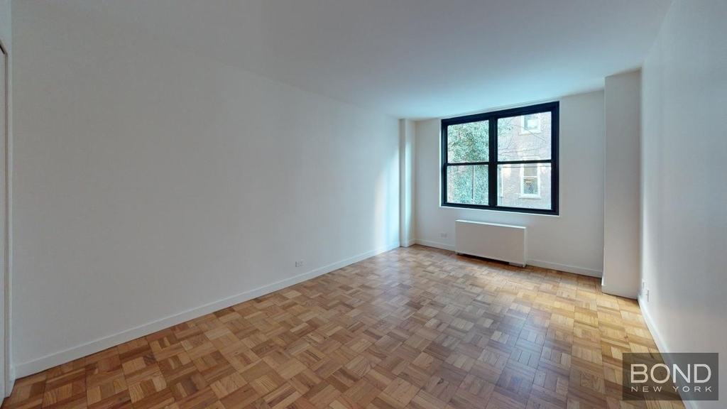 East 49th Street - Photo 5