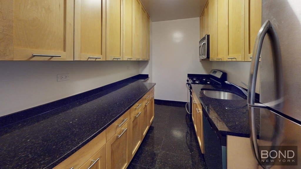East 49th Street - Photo 1