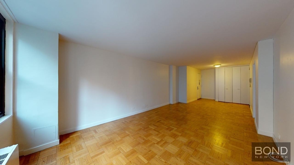 East 49th Street - Photo 1