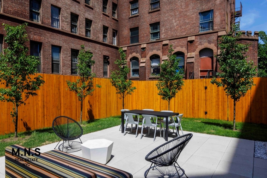 Sterling Place - Photo 18