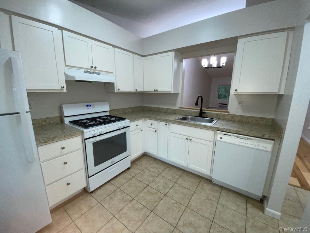 85 N Middletown Road - Photo 7
