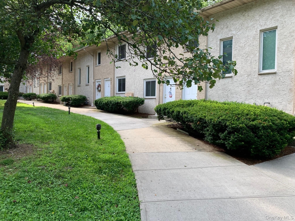 85 N Middletown Road - Photo 5