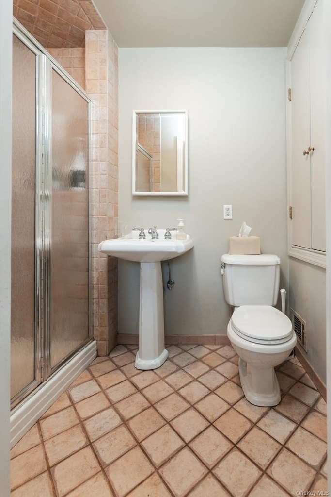 32 Lake Avenue - Photo 2