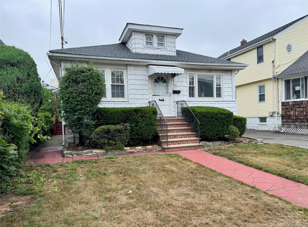 121 Lyon Place - Photo 1