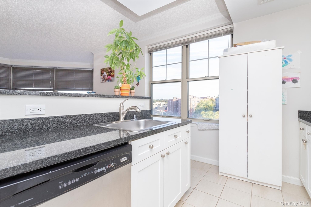 300 Mamaroneck Avenue - Photo 3