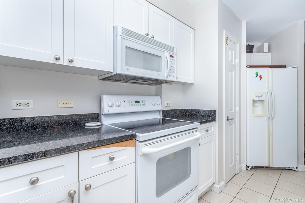 300 Mamaroneck Avenue - Photo 4