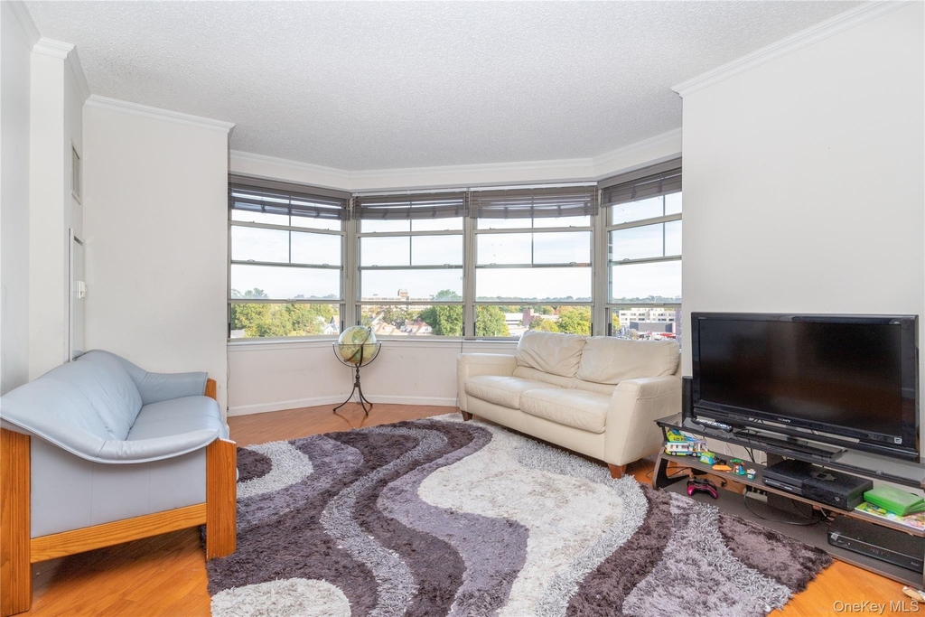 300 Mamaroneck Avenue - Photo 1