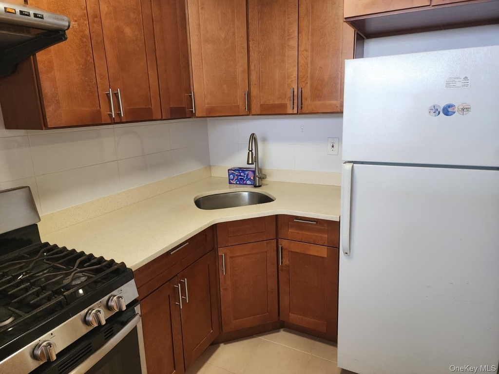 61-45 98th Street - Photo 4