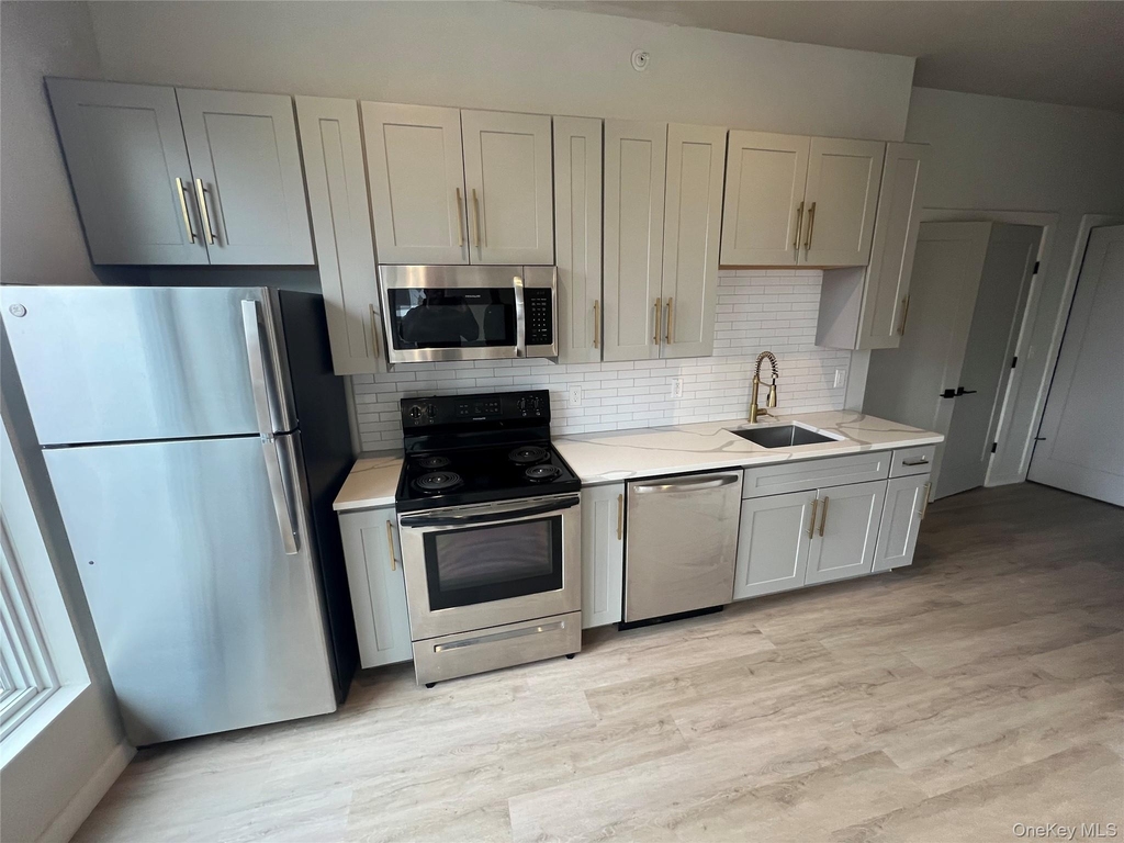 289 Main Street - Photo 2