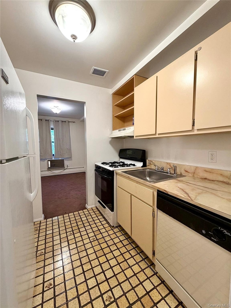 2241 Palmer Ave - Photo 7