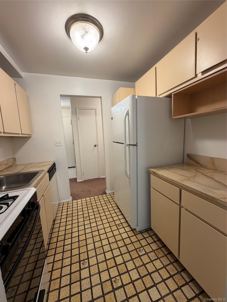 2241 Palmer Ave - Photo 6