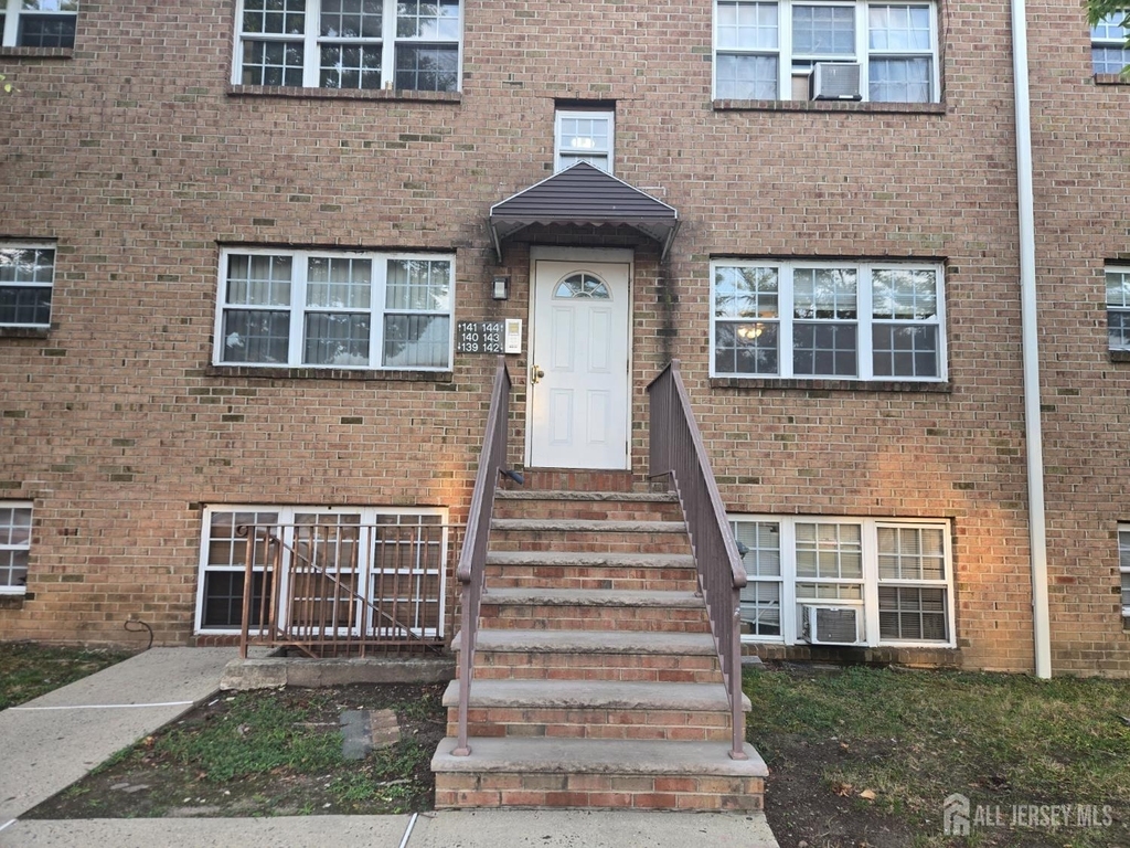 143 College Drive - Photo 0