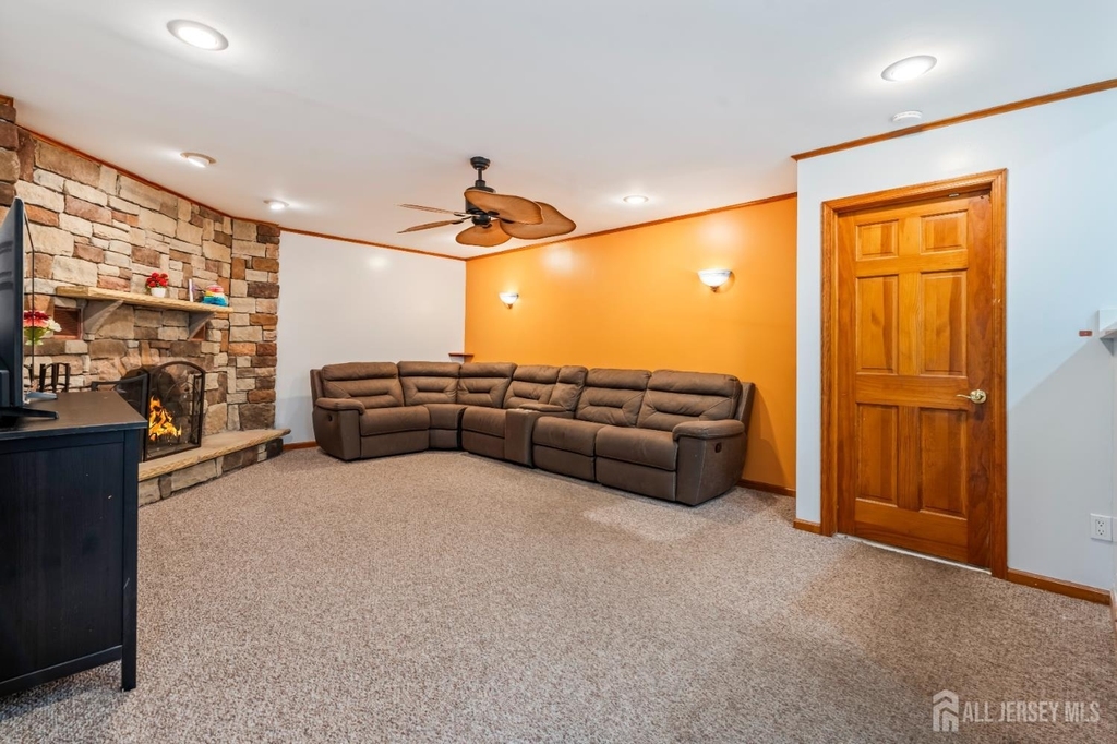 16 London Drive - Photo 10