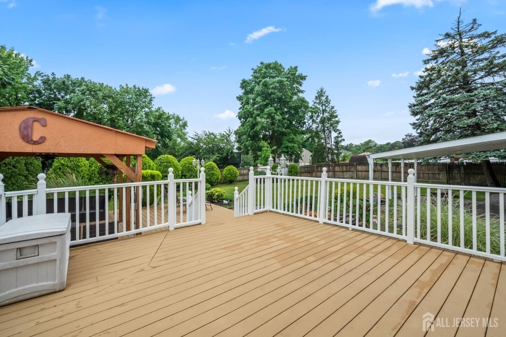 16 London Drive - Photo 28