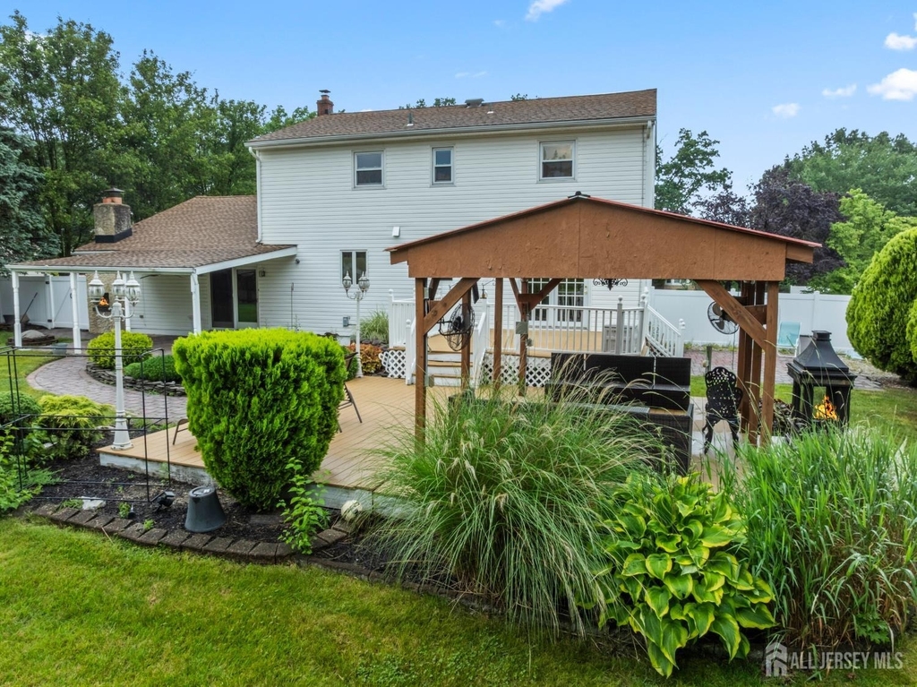 16 London Drive - Photo 35