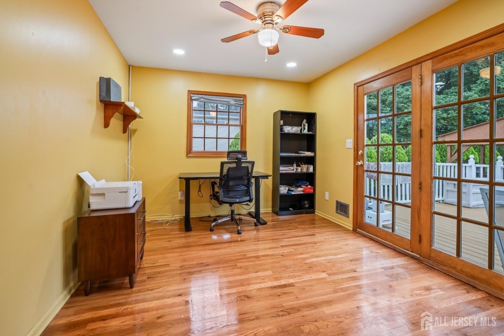 16 London Drive - Photo 12