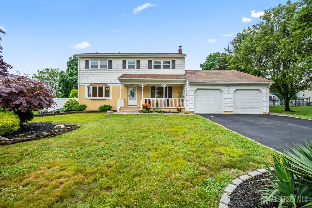 16 London Drive - Photo 1