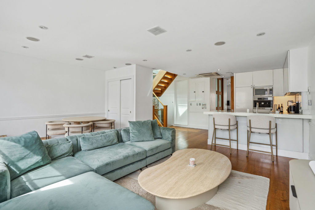 221 W 13th Street - Photo 4