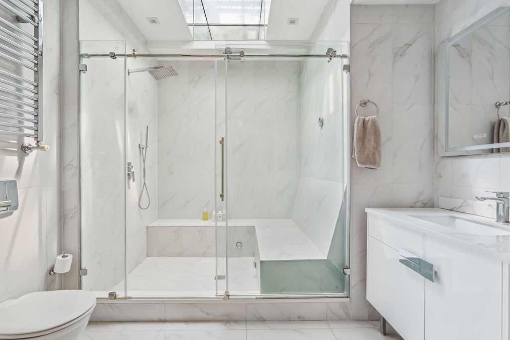 221 W 13th Street - Photo 5
