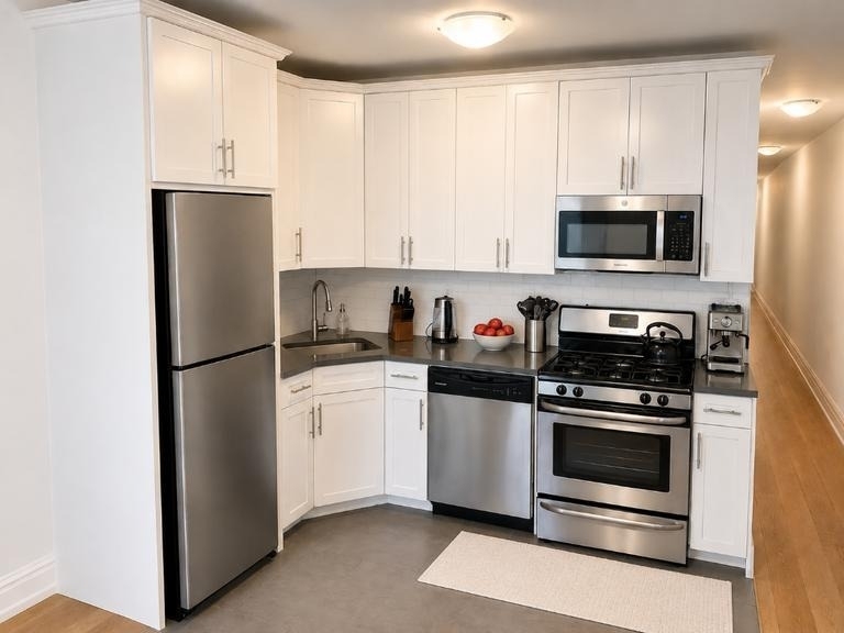 225 Central Park N - Photo 2