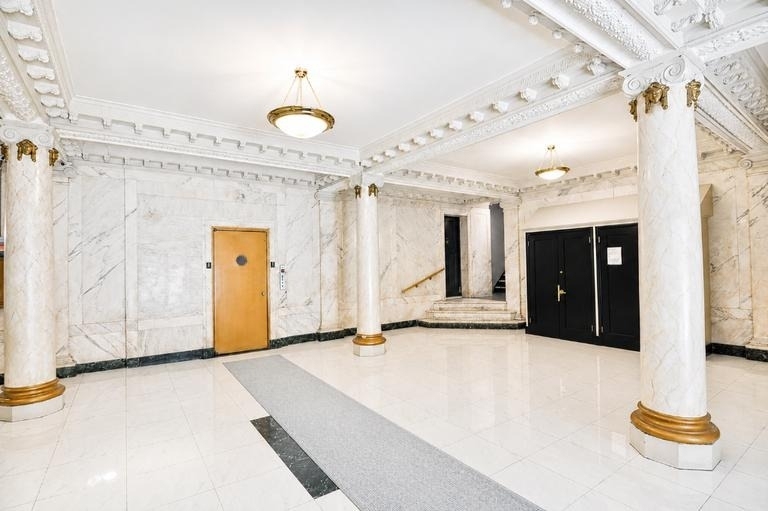 225 Central Park N - Photo 16
