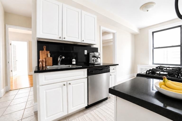 900 W End Avenue - Photo 1