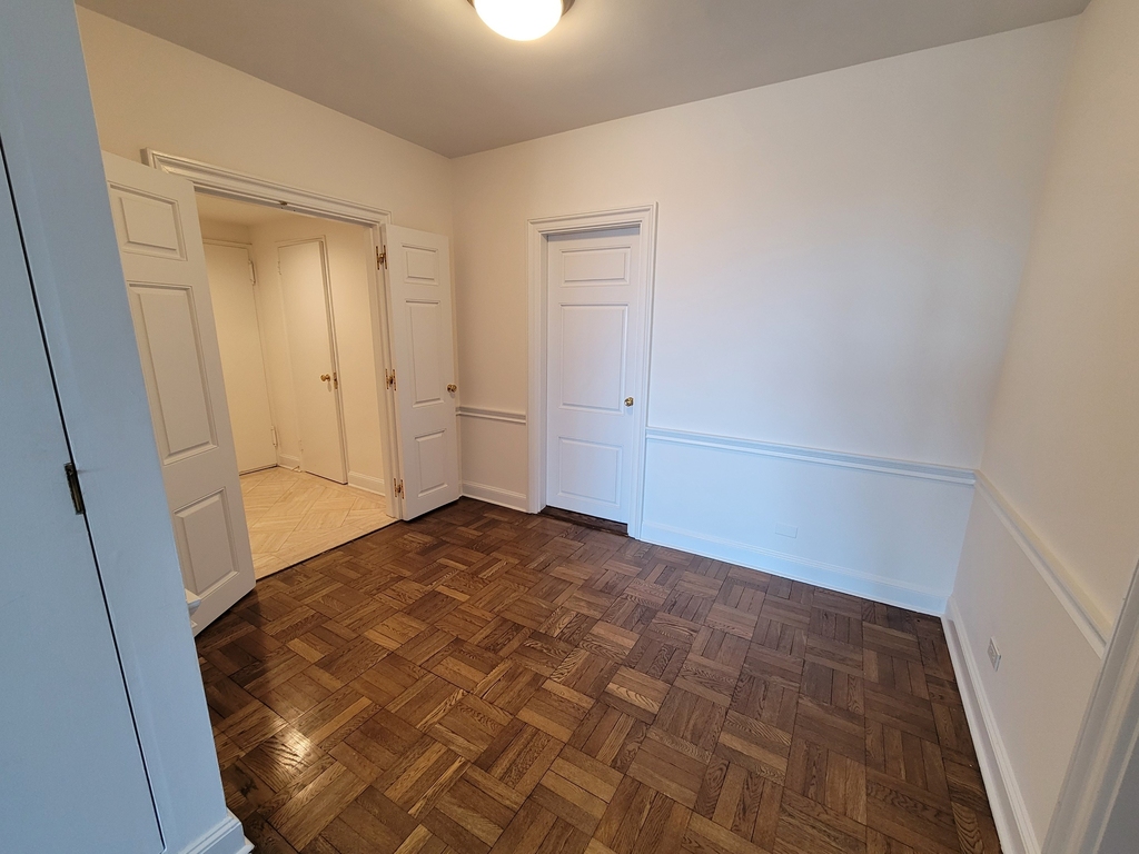 40 Central Park S - Photo 3