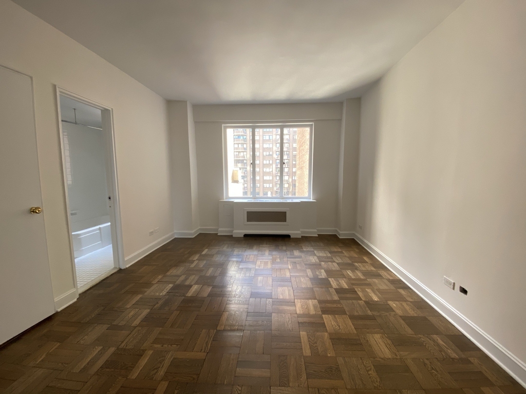 40 Central Park S - Photo 4