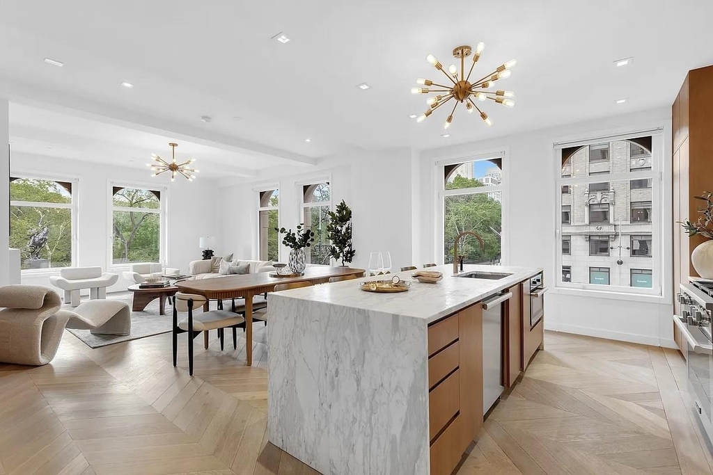100 Central Park S - Photo 2