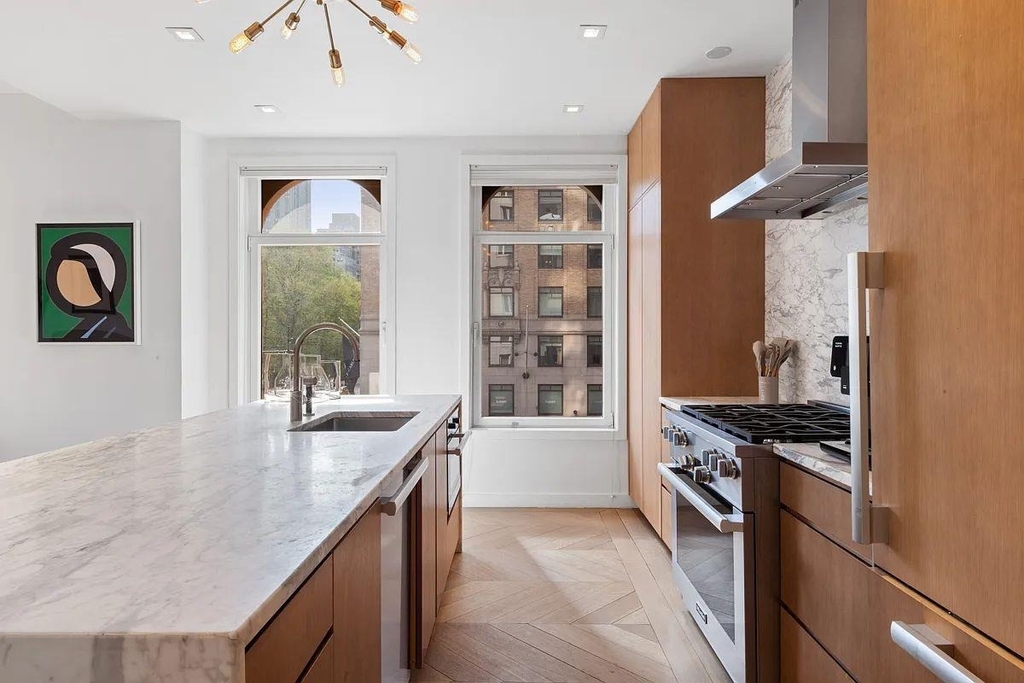 100 Central Park S - Photo 4