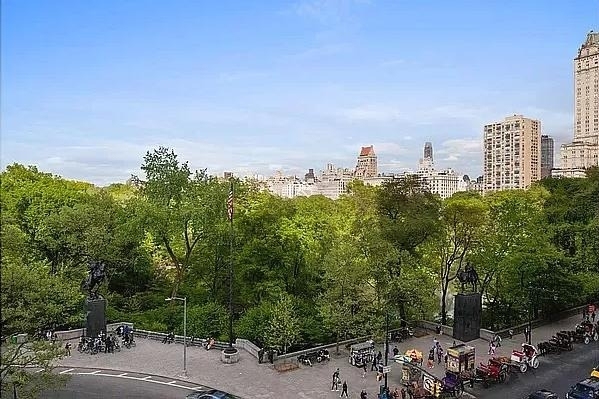 100 Central Park S - Photo 1