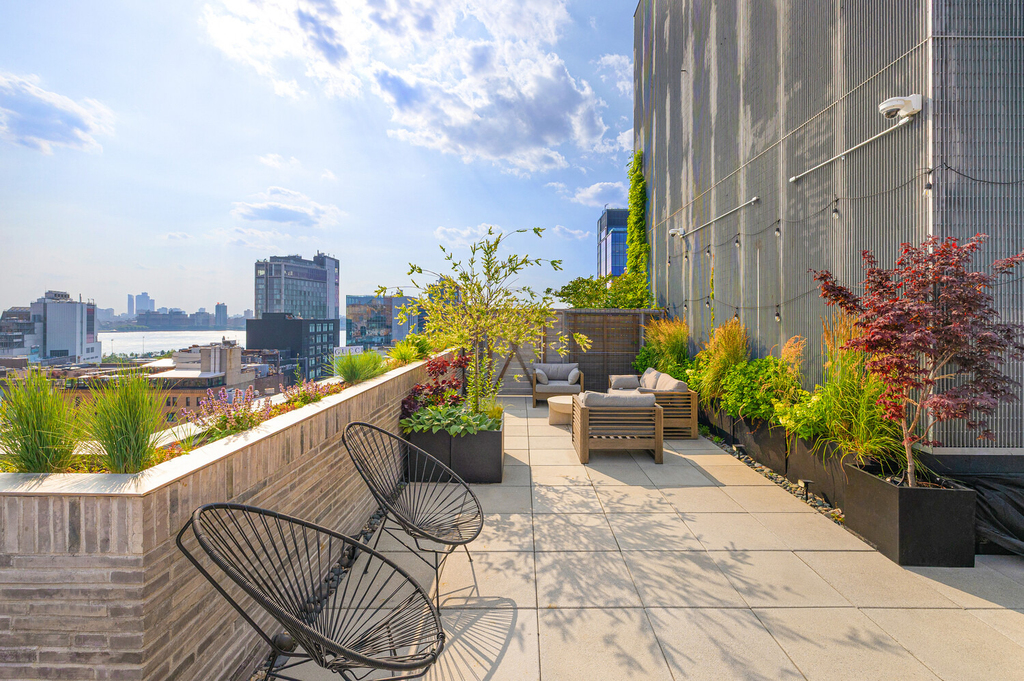 345 W 14th Street - Photo 18