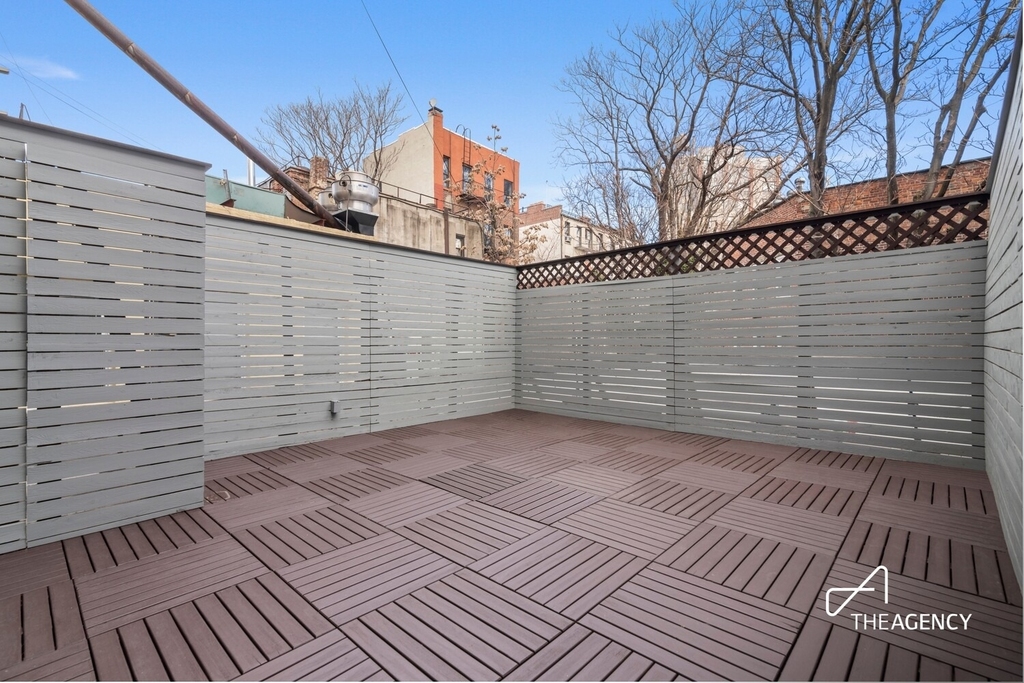 241 Bleecker Street - Photo 2