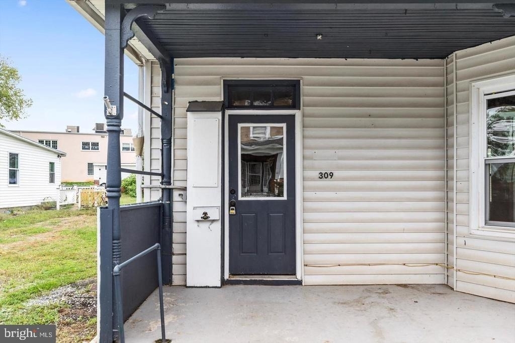 309 N Lawrence Street - Photo 1