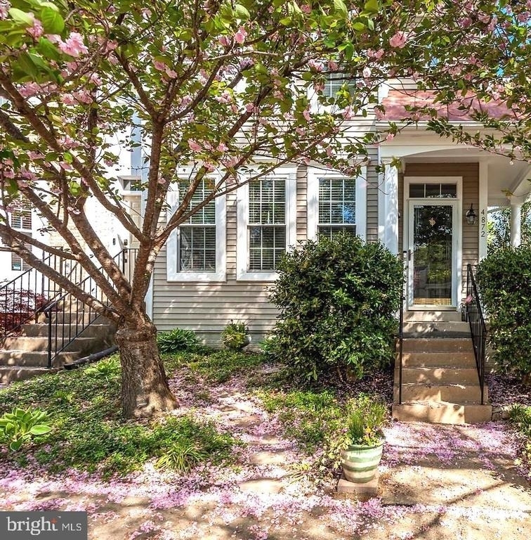 4872 Ebb Tide Court - Photo 0