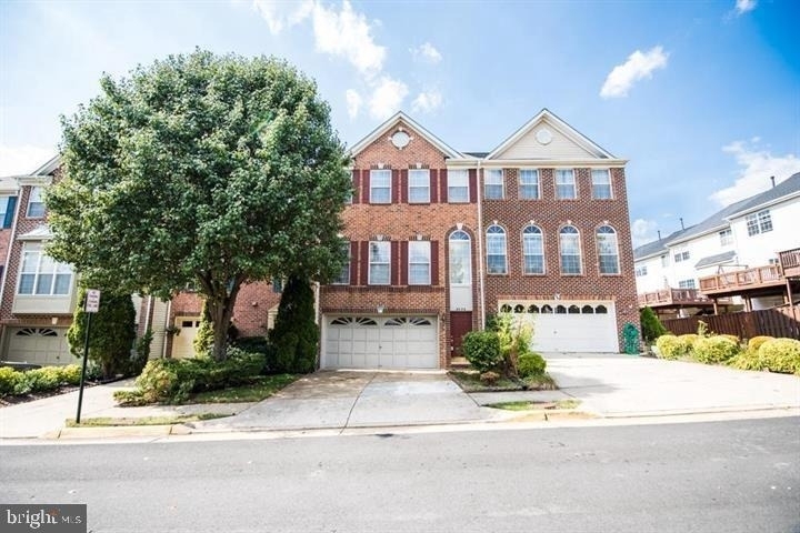 8359 Regal Oak Court - Photo 0