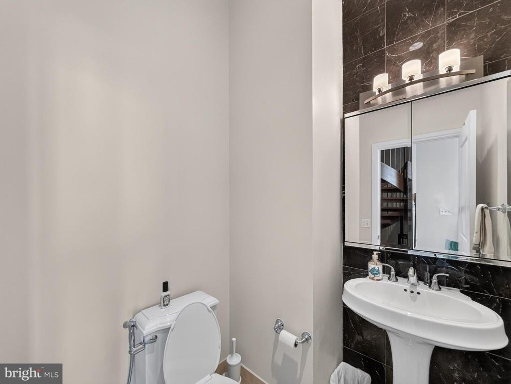 8220 Crestwood Heights Drive - Photo 37