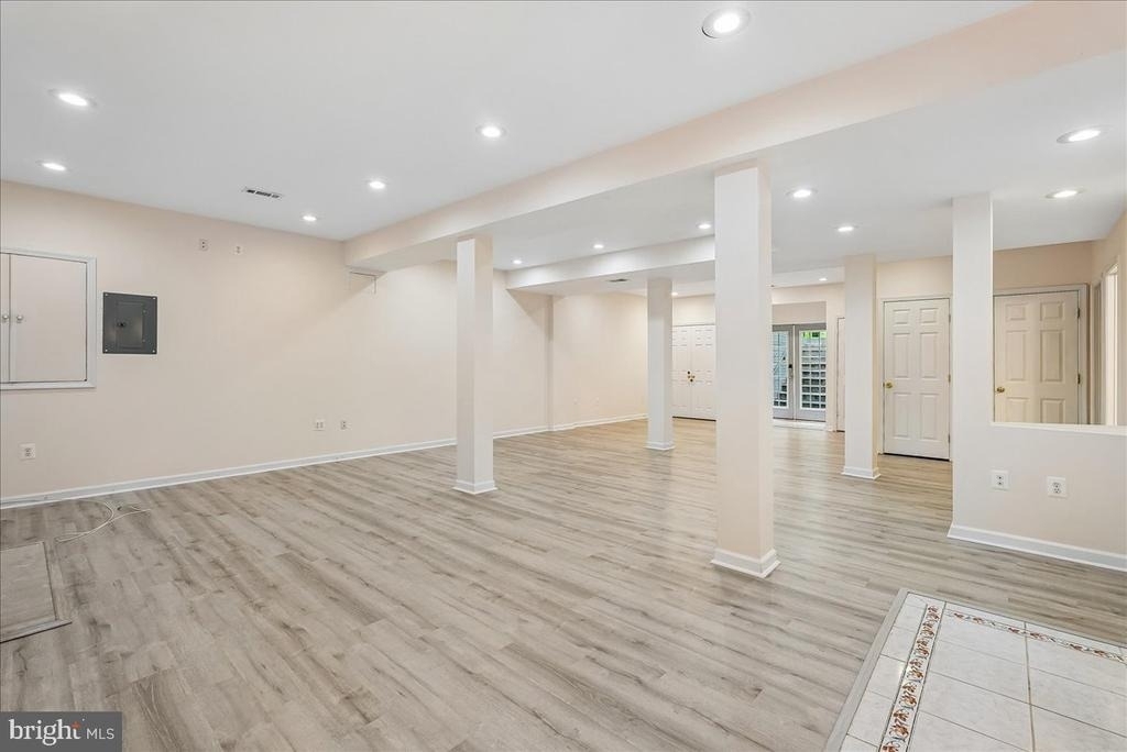 905 Royal Elm Court - Photo 47
