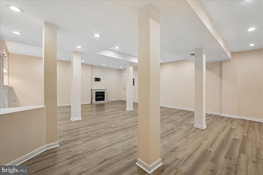 905 Royal Elm Court - Photo 52