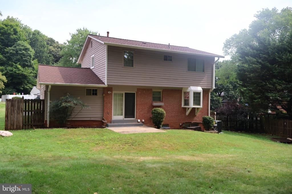 5012 Gainsborough Drive - Photo 3