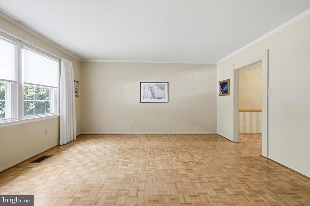 8350 Glastonbury Court - Photo 2