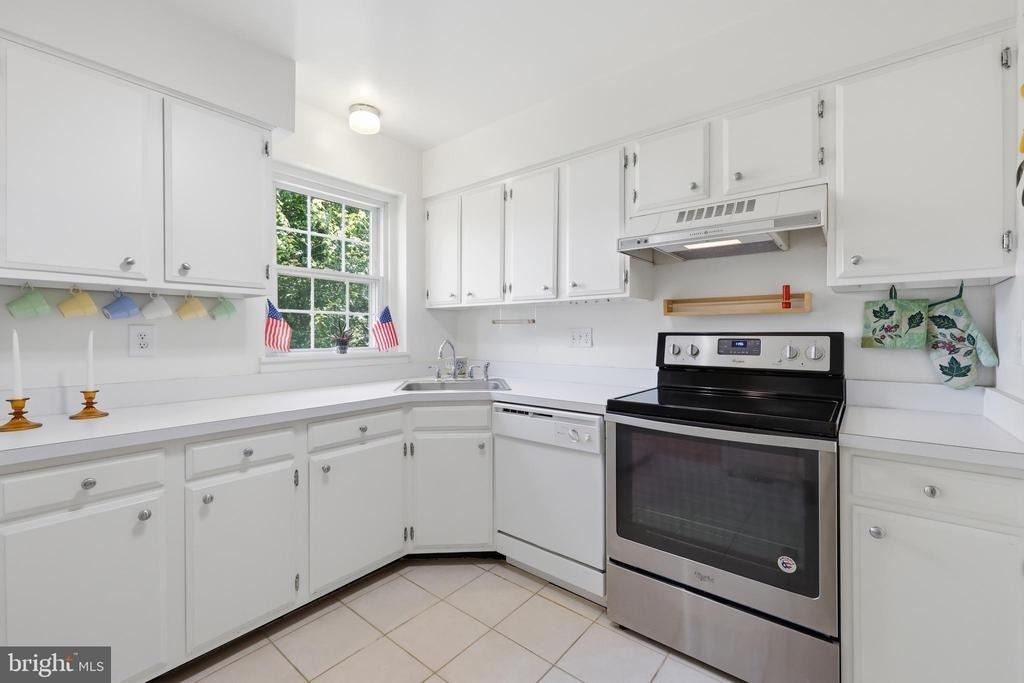 8350 Glastonbury Court - Photo 10