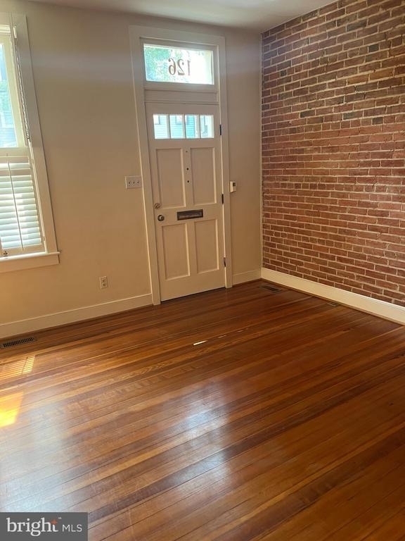 126 N Payne Street N - Photo 2