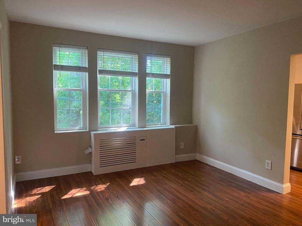 1905 N Rhodes Street - Photo 3