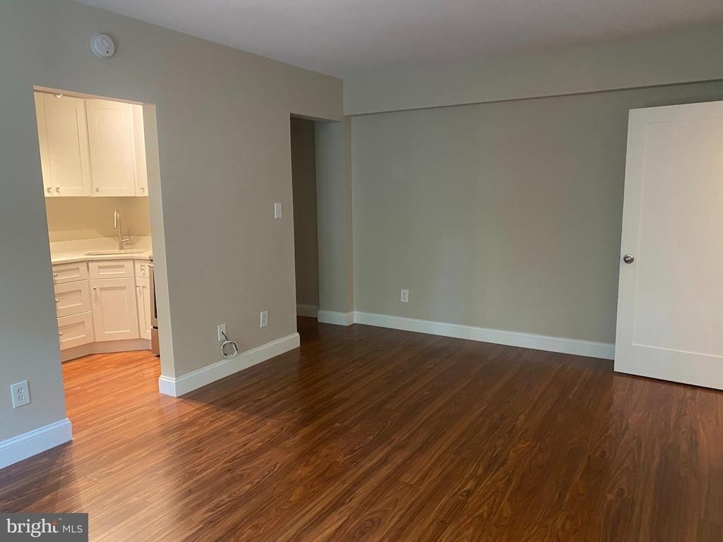 1905 N Rhodes Street - Photo 7