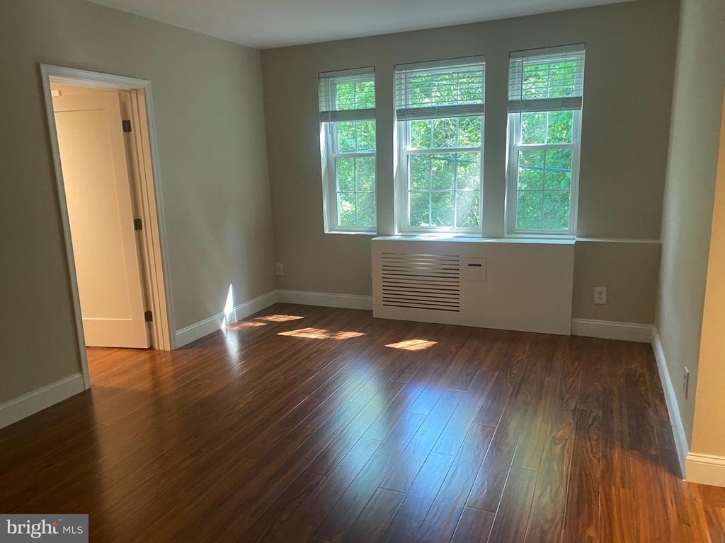 1905 N Rhodes Street - Photo 11
