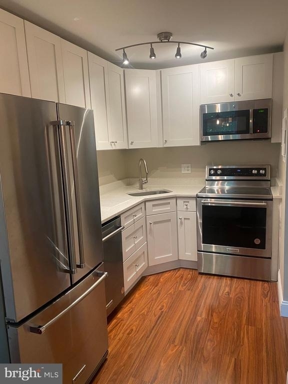 1905 N Rhodes Street - Photo 18