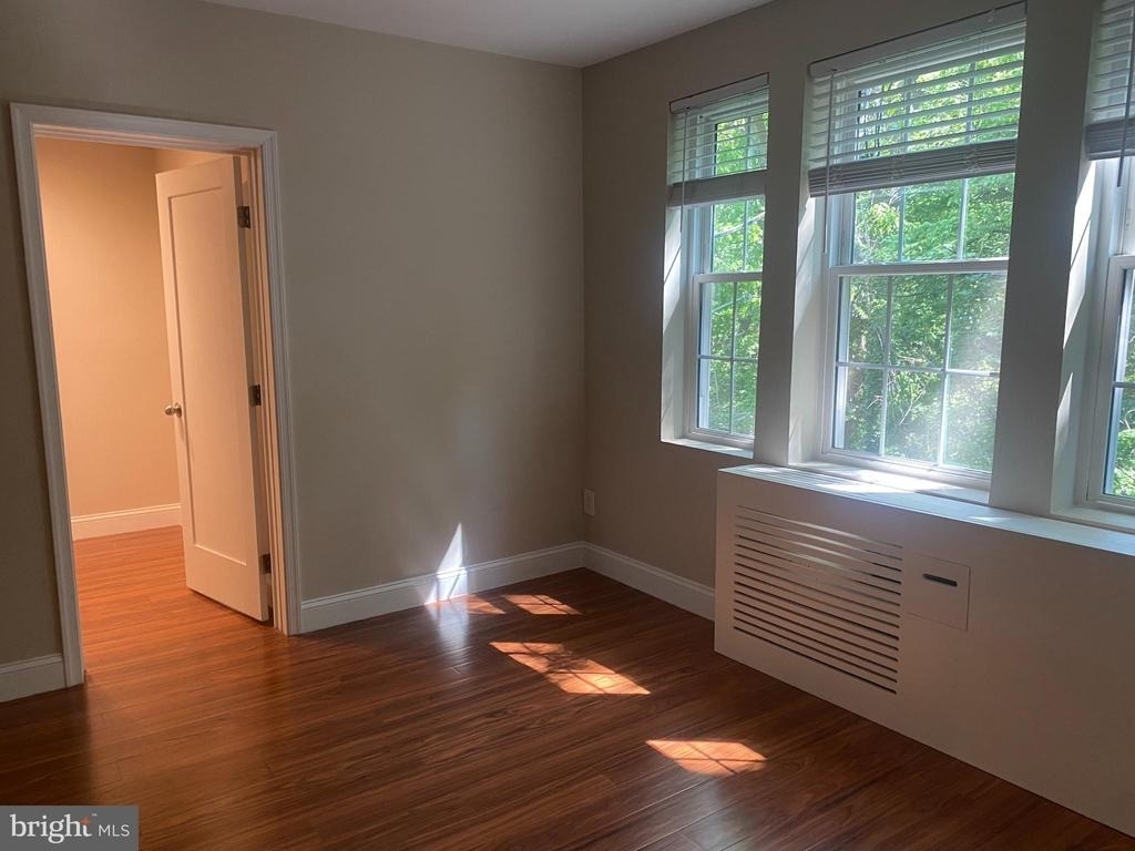1905 N Rhodes Street - Photo 6